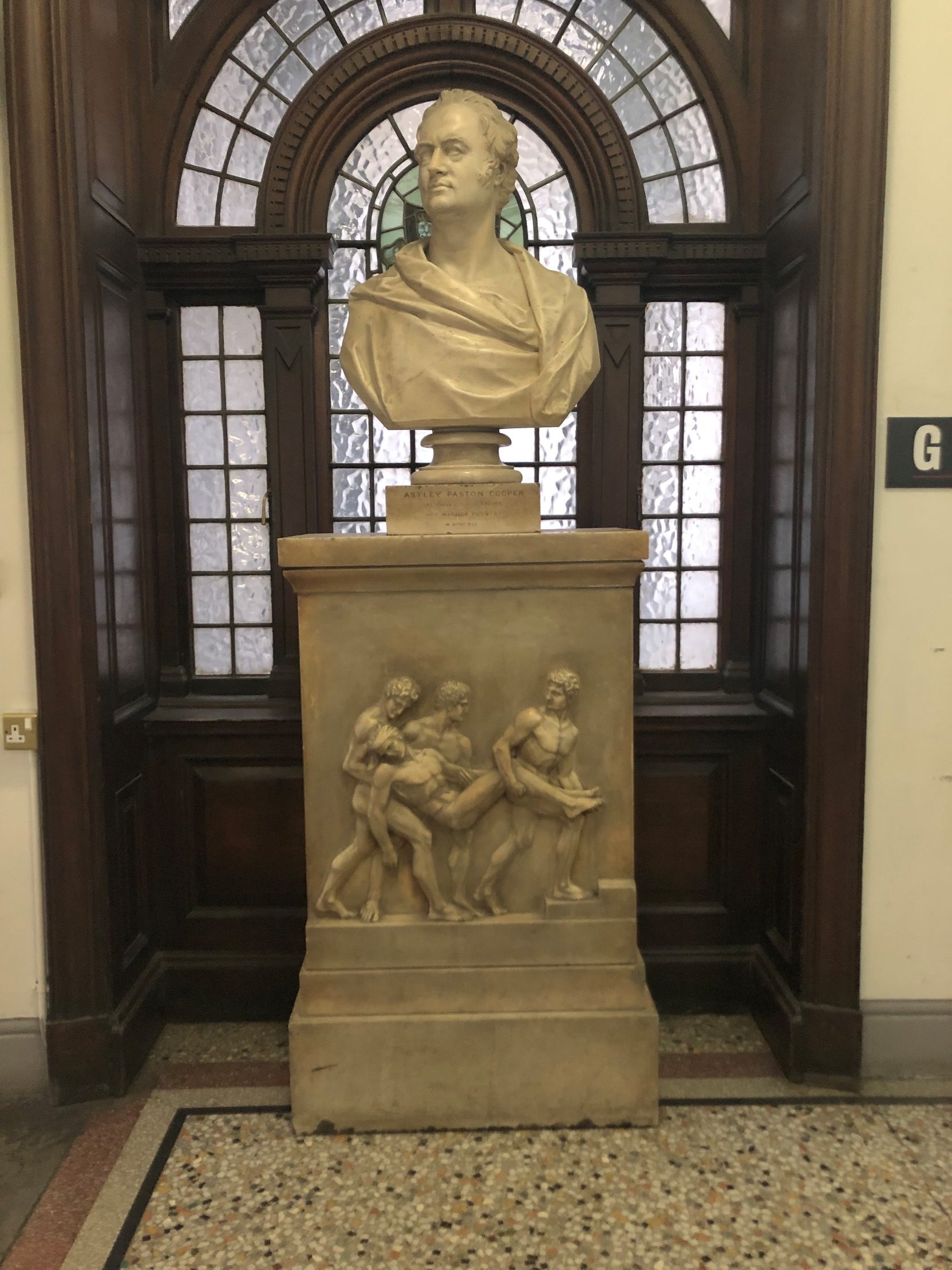 Astley Paston Cooper's monument, Guy's Hospital (by Nicoletta Ventrella) (1).JPG